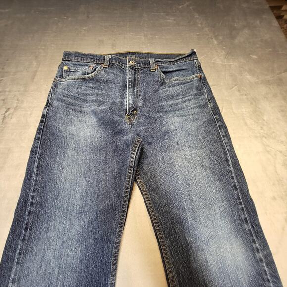 Levis 505 Jeans Mens 35x30 Blue Denim Straight Leg Medium Wash Classic Fit - Picture 2 of 10